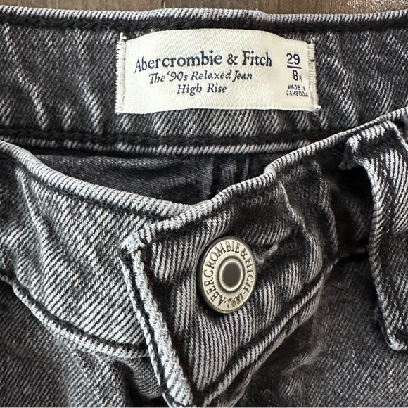 Abercrombie & Fitch Women's The 90"s Relaxed High Rise Jean Faded Black Size 8R - Picture 3 of 8